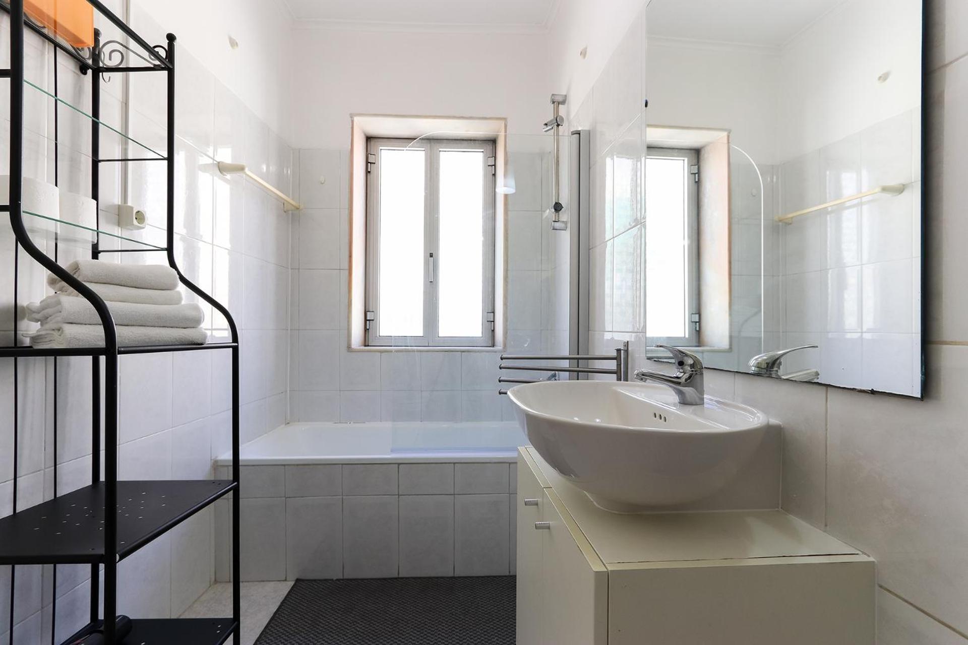 Cozy And Sunny Apartment - Anjos, ลิสบอน ภายนอก รูปภาพ